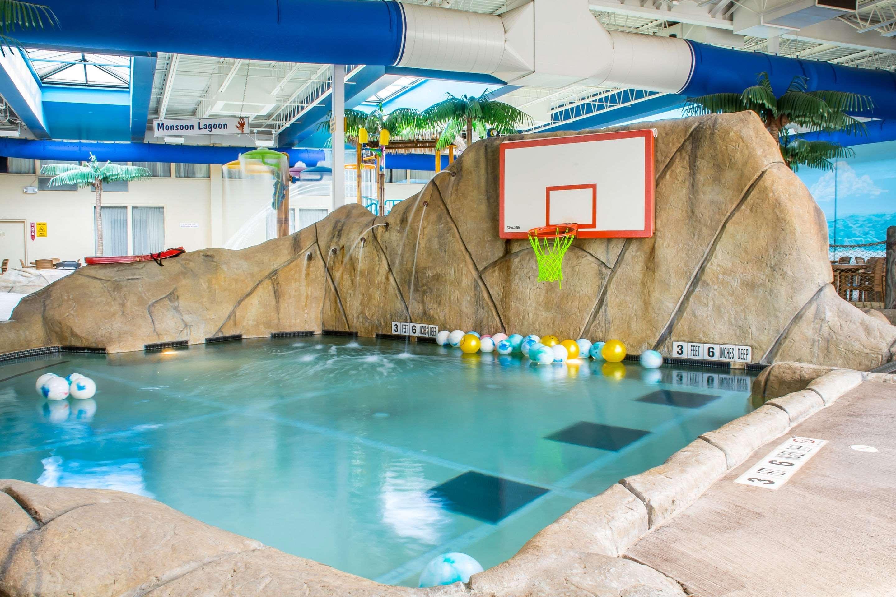 בטביה Quality Inn & Suites Palm Island Indoor Waterpark מראה חיצוני תמונה